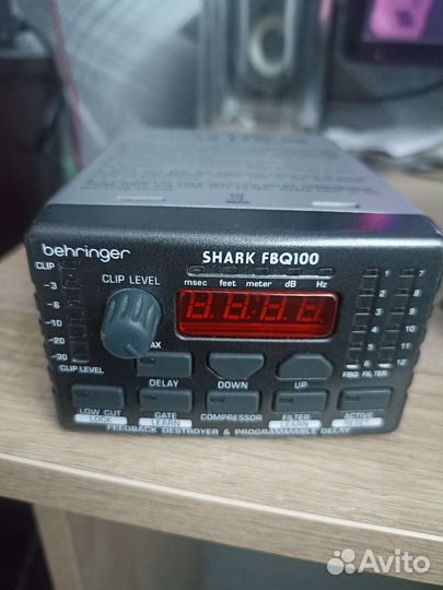 Подавитель обратной связи Behringer Shark FBQ100