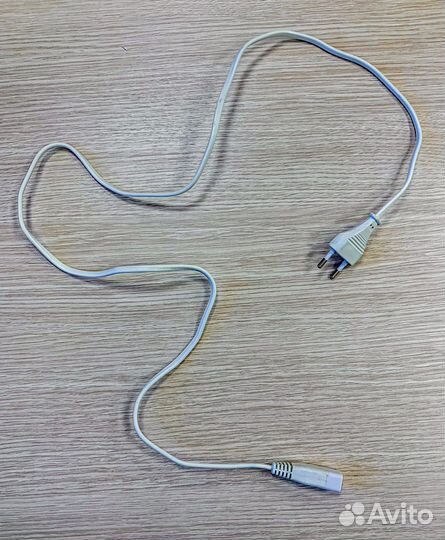 Провод с вилкой для лампы дневного света