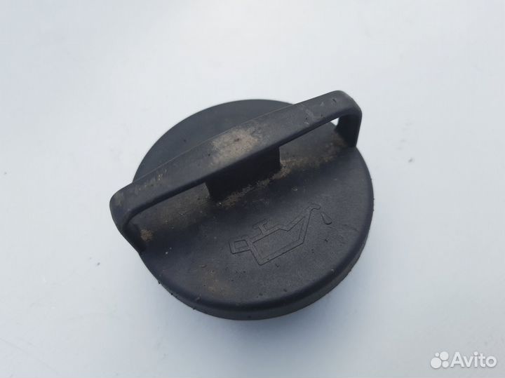 Крышка маслозаливной горловины Volkswagen Golf 2
