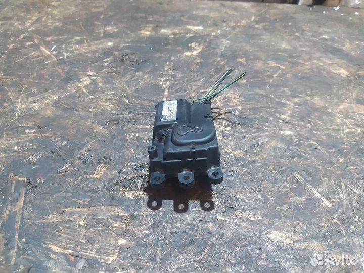 Моторчик заслонки отопителя Mazda 626 GE (1991—1997)