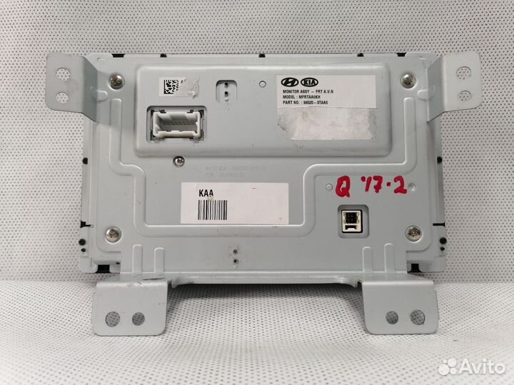 Kia Quoris KH Монитор передний в торпедо