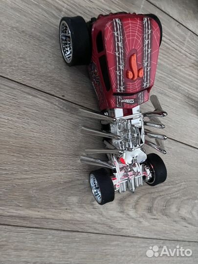 Машина Hot wheels
