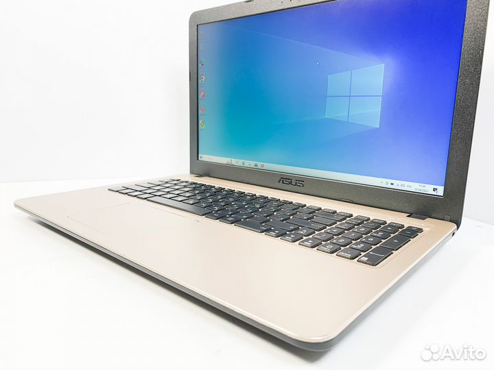 Ноутбук Asus i3/8Gb/SSD240Gb