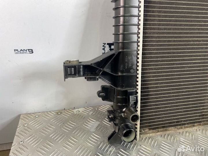 Радиатор охлаждения двигателя Volvo V70 II