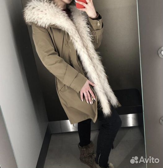 Продам зимнию парку с натуральным мехом енота