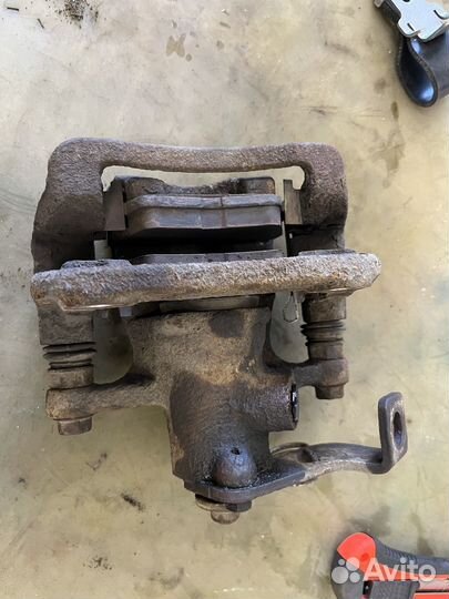 Суппорт тормозной задний kia rio 3