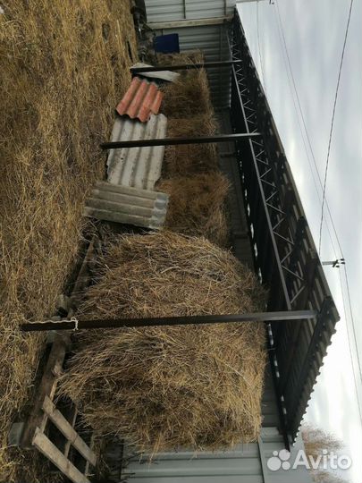 Сено в мешках. Тюках