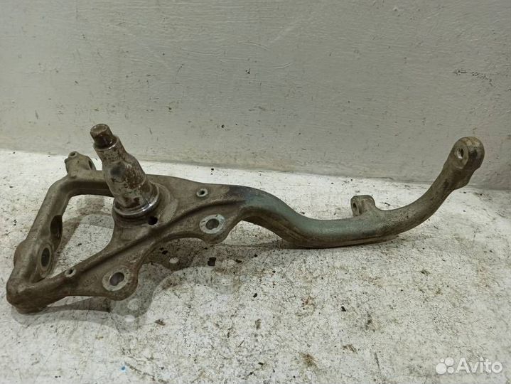 Кулак передний левый