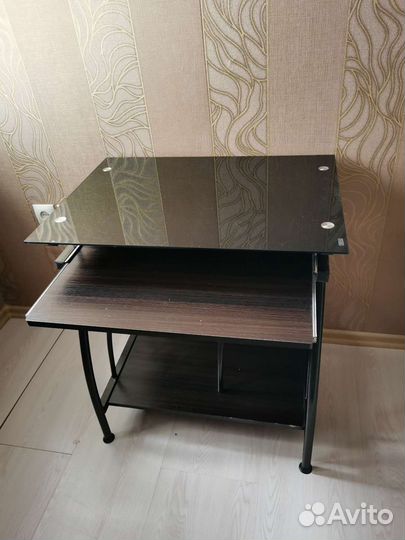 Компьютерный стол стеклянный