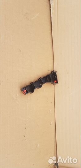 Кронштейн переднего бампера RH Opel Zafira B