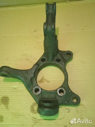 Поворотный кулак левый Тойота 150