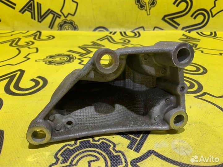 Кронштейн опоры двигателя передний Honda Accord