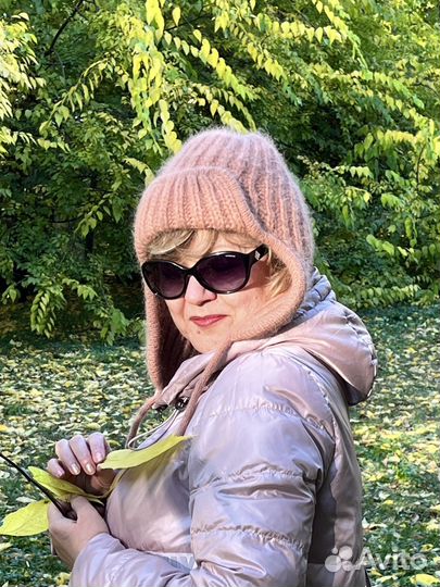 Вязаная шапка из пуха нопки ручной работы