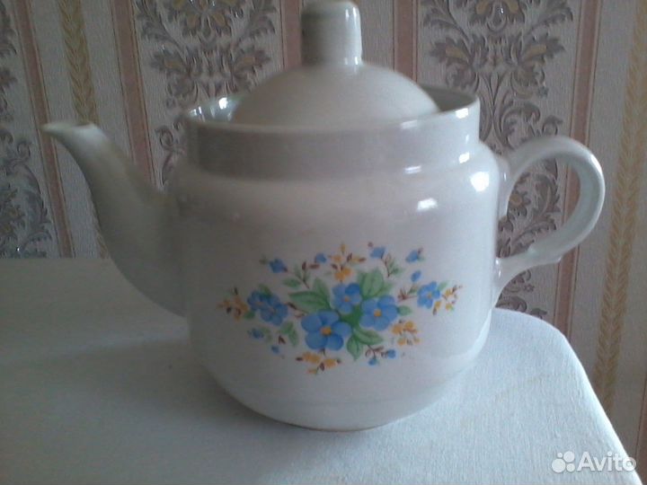 Фарфоровый чайник