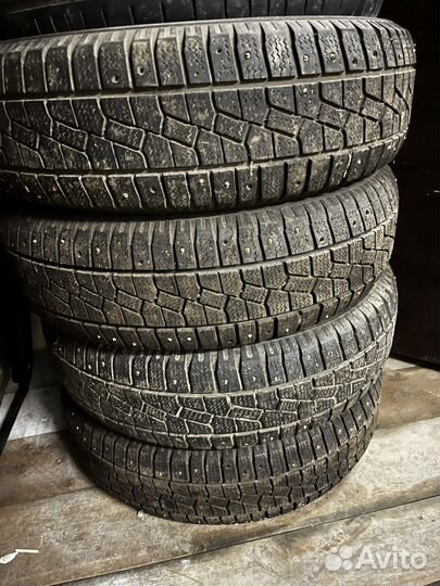 Kumho I'Zen Stud Snow KW11 235/70 R16