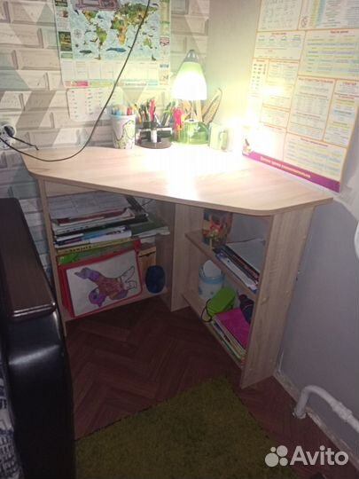 Угловой письменный стол