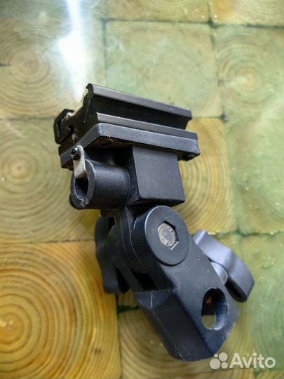 Головка для крепления вспышки