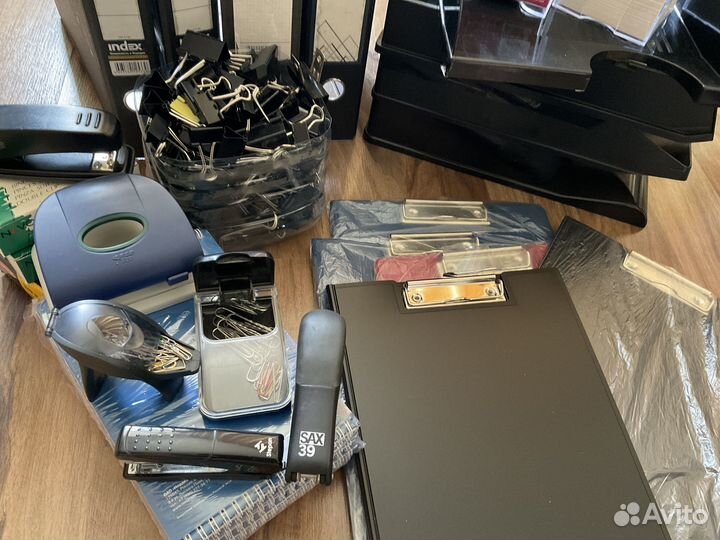 Кнопки, скобы, скрепки, степлер, антистеплер