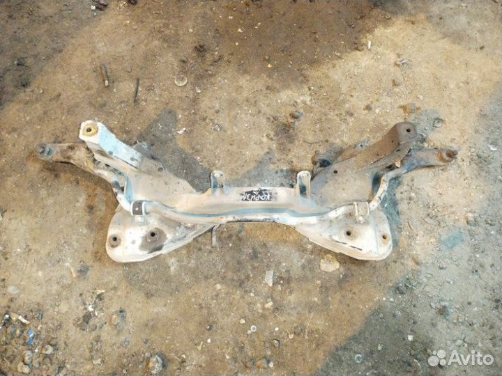 Подрамник Mitsubishi Carisma 1999