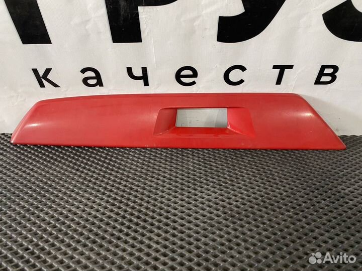 Накладка кронштейна зеркала лев. Volvo FH4