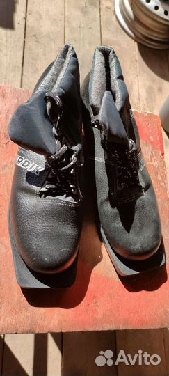 Лыжные ботинки