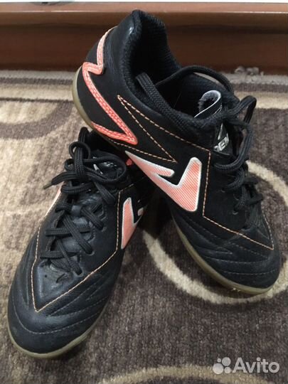 Бутсы для занятия футболом 32 размер