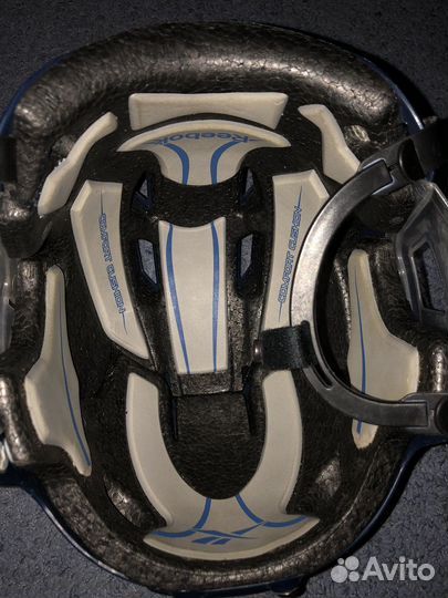 Хоккейный шлем