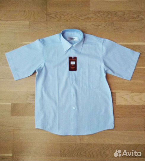 Новая школьная рубашка с коротким рукавом