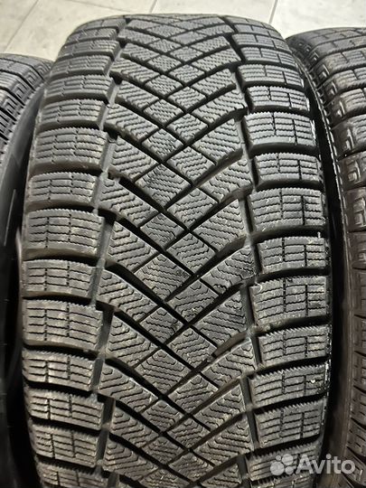 Pirelli Ice Zero FR 245/45 R19