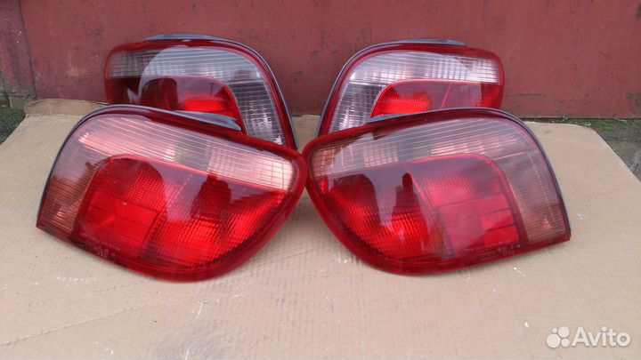 Стоп сигнал тойота витц правый/левый