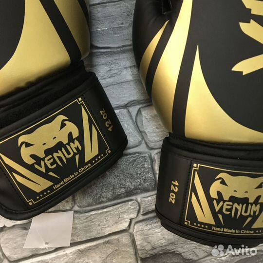 Боксерские перчатки Venum