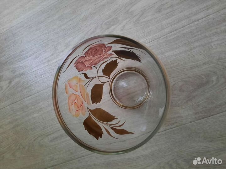 Ваза высота 21 см. Красивая С цветами и позолотой