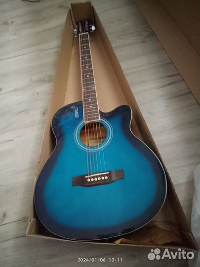 Гитара новая хорошая