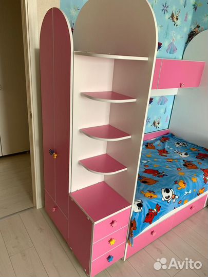 Продаю детский шкаф, кровать с матрасом, стол