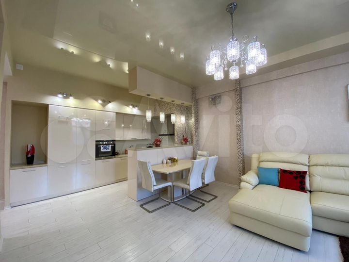 3-к. квартира, 100 м², 1/7 эт.