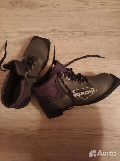 Лыжные ботинки