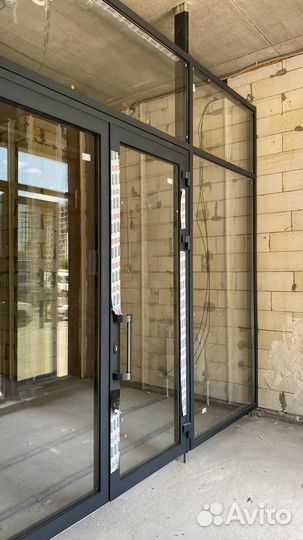 Алюминиевая дверь