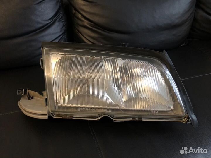 Правая Фара на Mercedes Benz C240