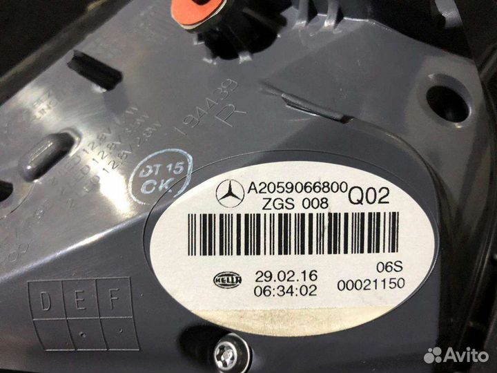 Фонарь правый багажника мерседес 205 купе