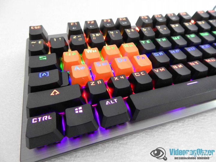 Механическая клавиатура с RGB bloody b760