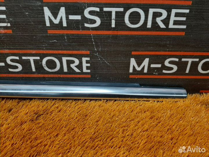 Молдинг стекла внешний передний левый