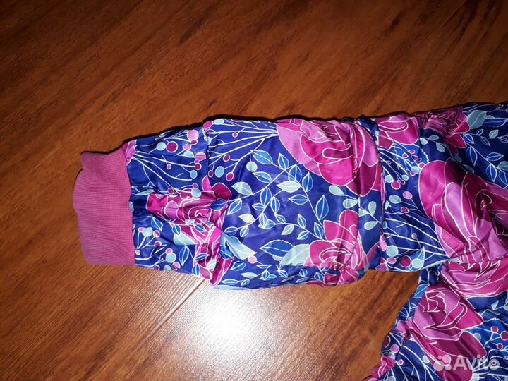 Зимняя куртка для девочки. Яркая,нарядная,с муфтой