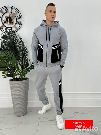 Мужской спортивный костюм