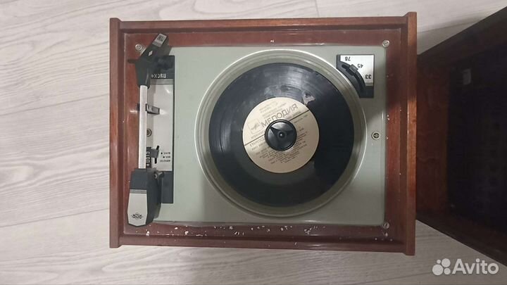 Электрофон проигрыватель пластинок