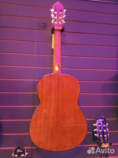 Классическая гитара Cort