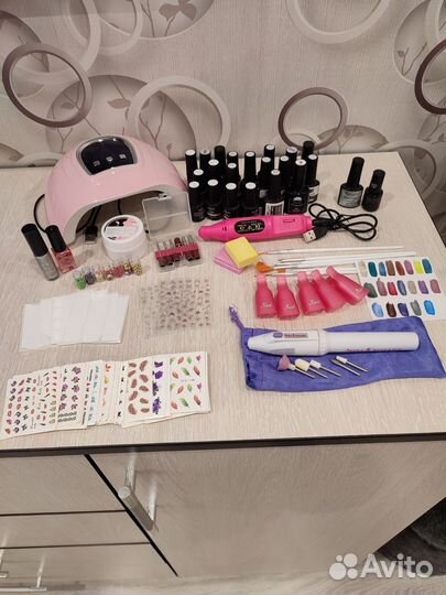 Маникюрный набор с лампой