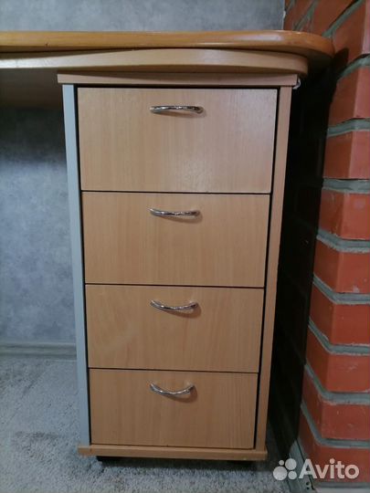 Письменный стол