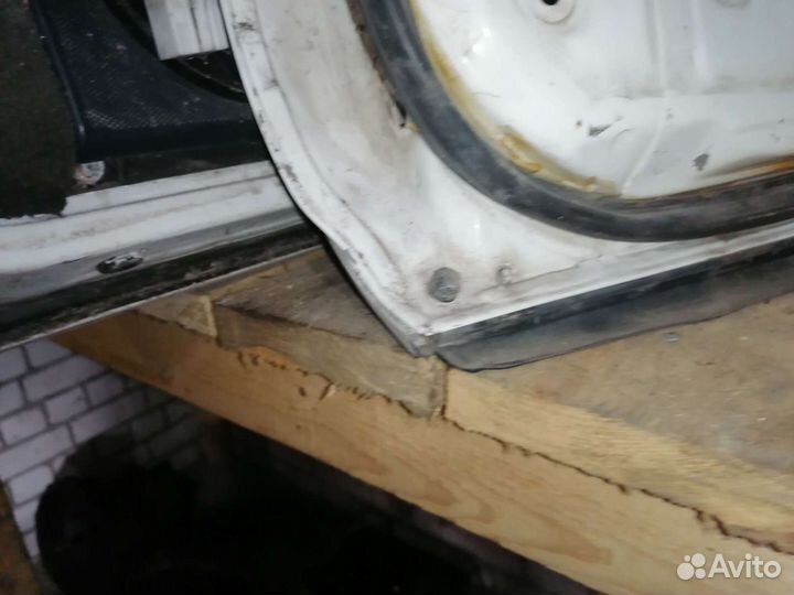 Дверь задняя правая Lexus 400 LS