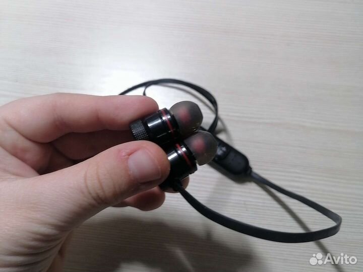 Спортивные,беспроводные наушники