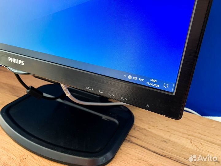 Монитор Philips 22